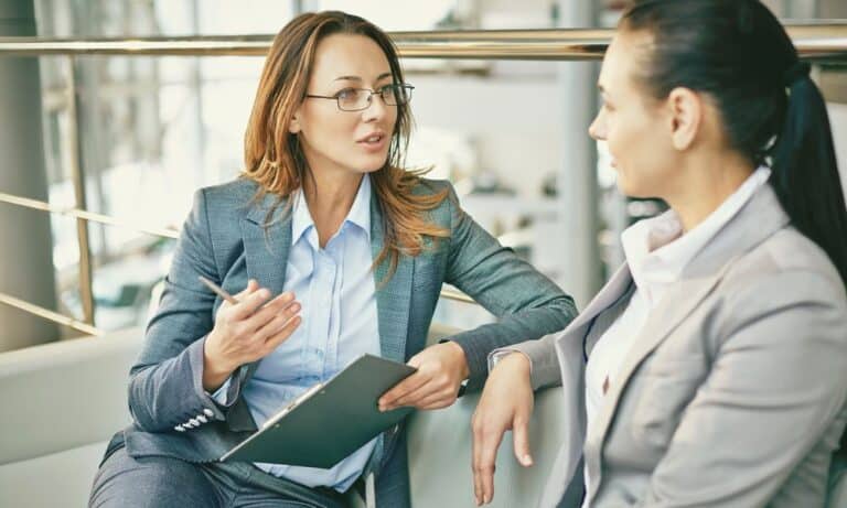 Manager and employee discussing work
