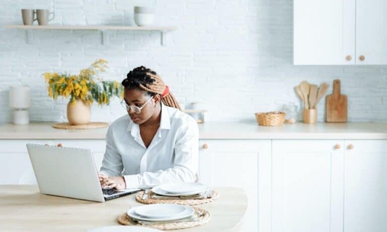 Photo of a freelance worker working from home.