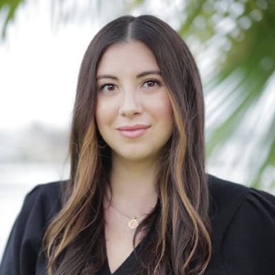 headshot photo of Lexy Hartwell